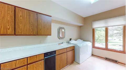 7489 Rollingbrook Trl, Solon, OH 44139 photo 16