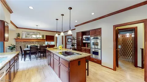 7489 Rollingbrook Trl, Solon, OH 44139 photo 4