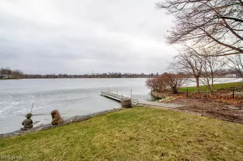 3548 Moonlight Bay Dr NW, Canton, OH 44708 photo 2