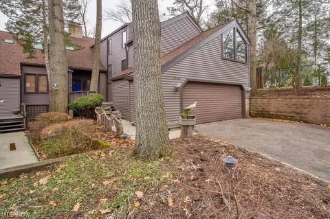 3548 Moonlight Bay Dr NW, Canton, OH 44708 photo 1
