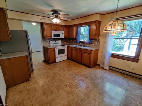 619 Kipling St, Akron, OH 44311 photo 3