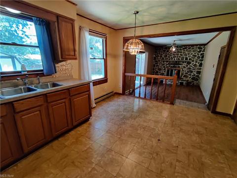 619 Kipling St, Akron, OH 44311 photo 2