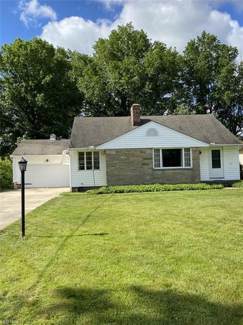 1258 Mapleview Dr, Seven Hills, OH 44131 photo 1