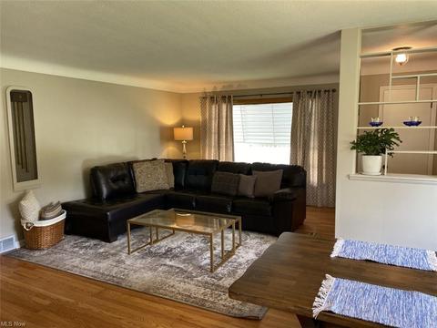 1258 Mapleview Dr, Seven Hills, OH 44131 photo 13