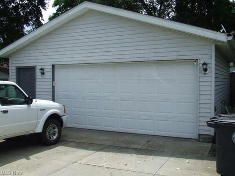 882 Jean Ave, Akron, OH 44310 photo 25