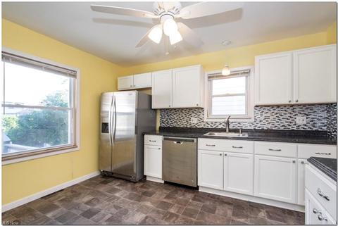 4902 Maplecrest Ave, Parma, OH 44134 photo 8