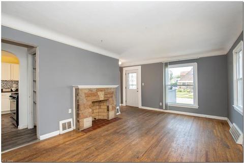 4902 Maplecrest Ave, Parma, OH 44134 photo 6