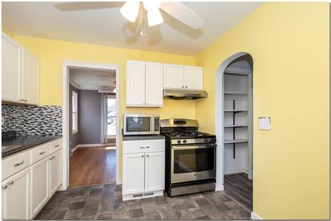 4902 Maplecrest Ave, Parma, OH 44134 photo 9