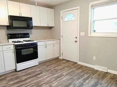 49 High St, Elyria, OH 44035 photo 6