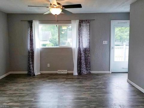 49 High St, Elyria, OH 44035 photo 5