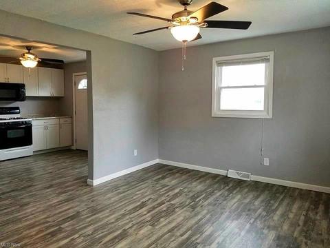 49 High St, Elyria, OH 44035 photo 4