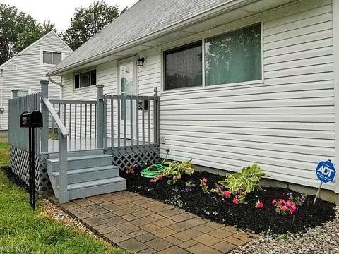 49 High St, Elyria, OH 44035 photo 3