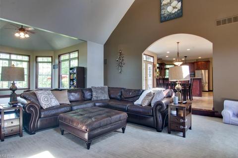 5809 Spring Ridge Dr, Wadsworth, OH 44281 photo 3