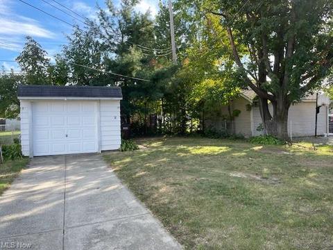 4715 Maplecrest Ave, Parma, OH 44134 photo 18