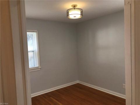 4715 Maplecrest Ave, Parma, OH 44134 photo 9
