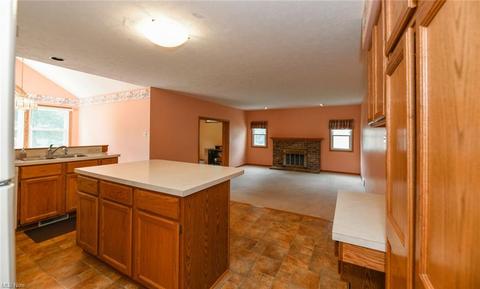 411 Summit St, Wadsworth, OH 44281 photo 3