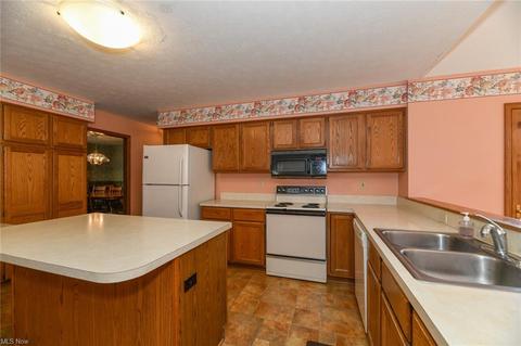 411 Summit St, Wadsworth, OH 44281 photo 4