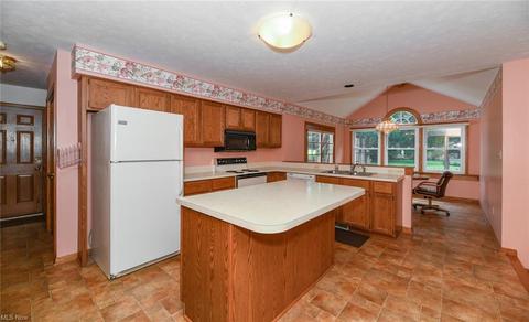 411 Summit St, Wadsworth, OH 44281 photo 5