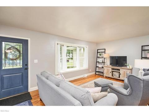 1586 Centerview Dr, Copley, OH 44321 photo 3