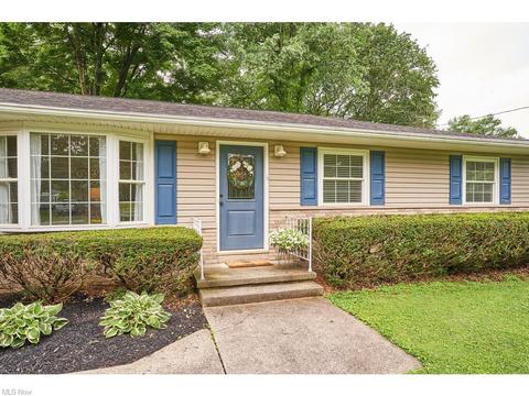 1586 Centerview Dr, Copley, OH 44321 photo 2