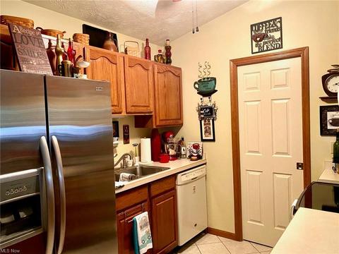 105 Bentley Dr, Elyria, OH 44035 photo 4