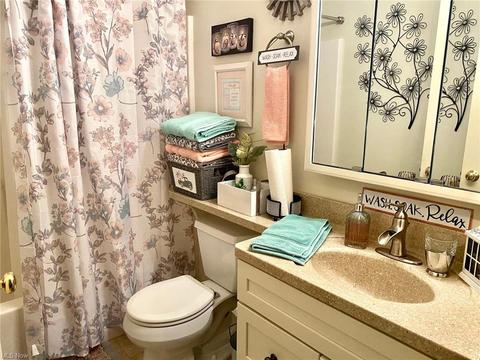 105 Bentley Dr, Elyria, OH 44035 photo 8