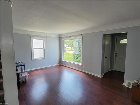 441 E 275th St, Euclid, OH 44132 photo 5
