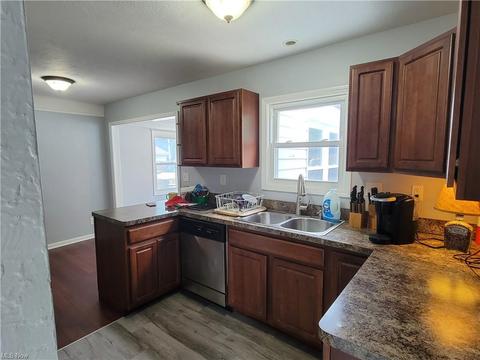 441 E 275th St, Euclid, OH 44132 photo 2
