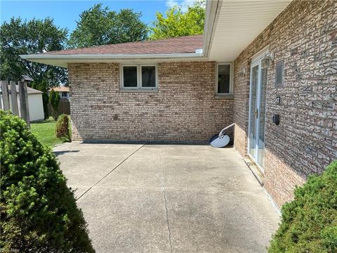 7750 Fleger Dr, Parma, OH 44134 photo 3