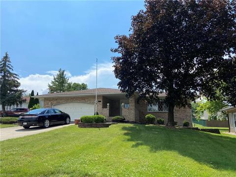 7750 Fleger Dr, Parma, OH 44134 photo 2