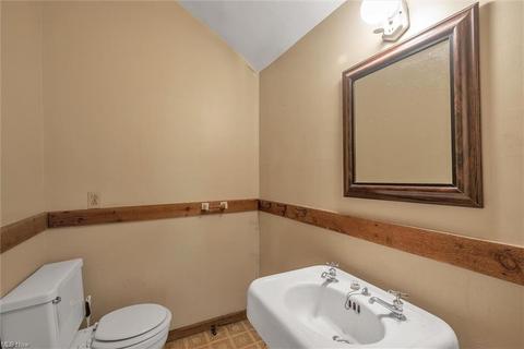 746 E Main St, Madison, OH 44057 photo 13