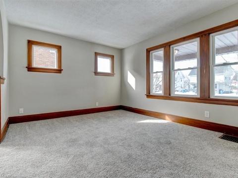 1890 E 34th St, Lorain, OH 44055 photo 9