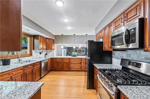 7018 Edgecliff Dr, Parma, OH 44134 photo 7