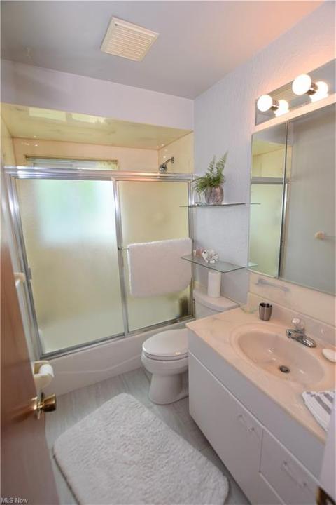 1576 Herkender Ave, Akron, OH 44310 photo 12
