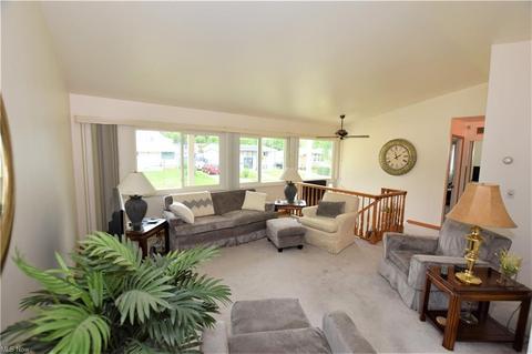 1576 Herkender Ave, Akron, OH 44310 photo 4