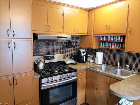 19314 Libby Rd, Maple Heights, OH 44137 photo 17