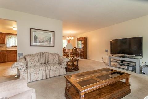 5357 Oakridge Dr, Willoughby, OH 44094 photo 4