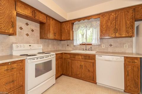 5357 Oakridge Dr, Willoughby, OH 44094 photo 13