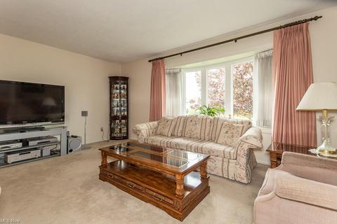 5357 Oakridge Dr, Willoughby, OH 44094 photo 3