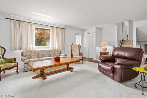 628 Augdon Dr, Elyria, OH 44035 photo 2