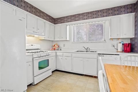 628 Augdon Dr, Elyria, OH 44035 photo 5