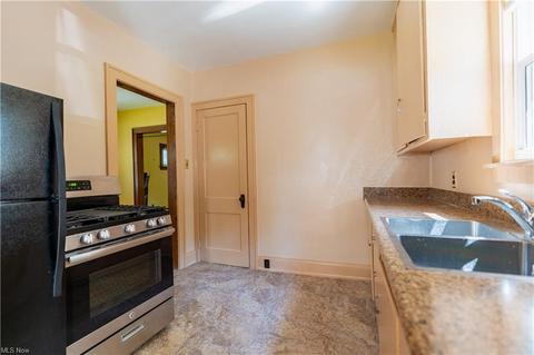 116 E Mapledale Ave, Akron, OH 44301 photo 17