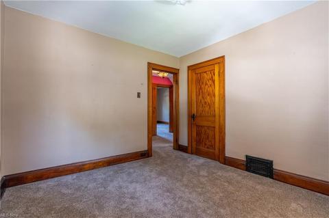116 E Mapledale Ave, Akron, OH 44301 photo 22