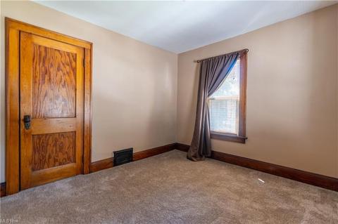 116 E Mapledale Ave, Akron, OH 44301 photo 23
