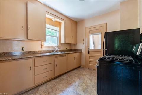 116 E Mapledale Ave, Akron, OH 44301 photo 18