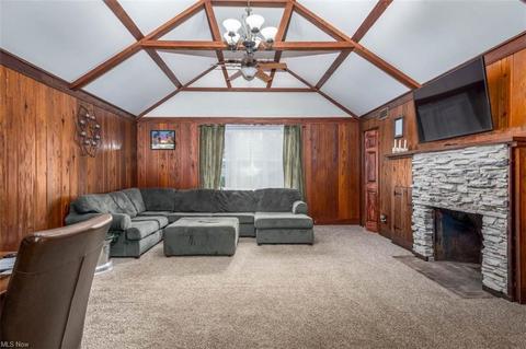 4802 W Ridgewood Dr, Parma, OH 44134 photo 9