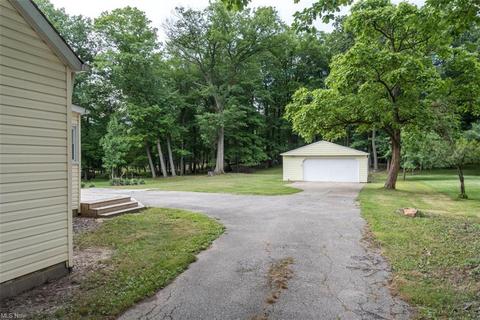 4802 W Ridgewood Dr, Parma, OH 44134 photo 3