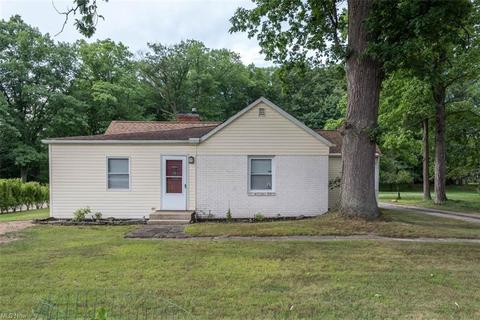 4802 W Ridgewood Dr, Parma, OH 44134 photo 1
