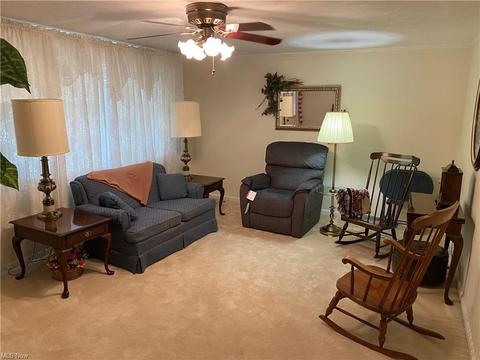 6434 Ledgebrook Dr, Brook Park, OH 44142 photo 4