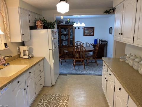 6434 Ledgebrook Dr, Brook Park, OH 44142 photo 6